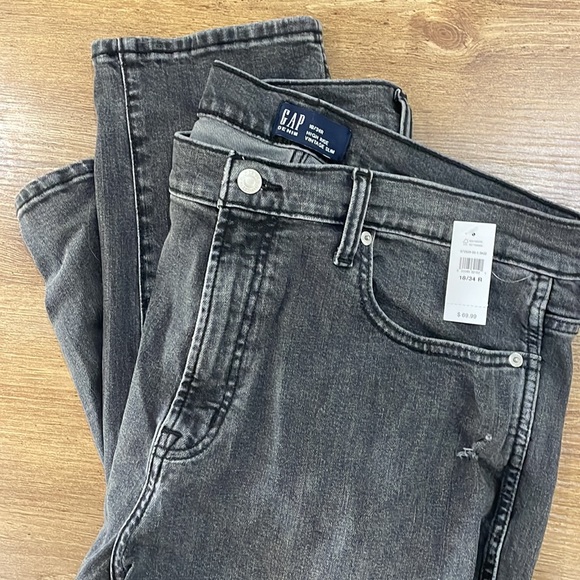 GAP Women's Black Pirineos High Rise Destructed Vintage Slim Jeans 18/34 NWT - Picture 3 of 5